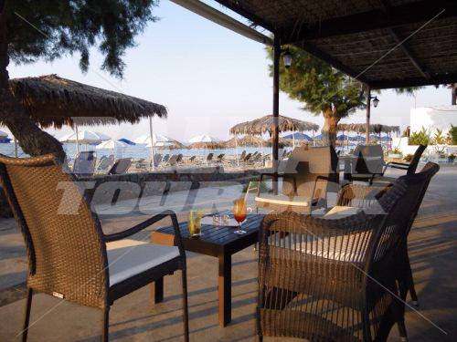 holiday in Happy Days Hotel