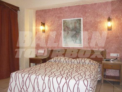holiday in Happy Days Hotel