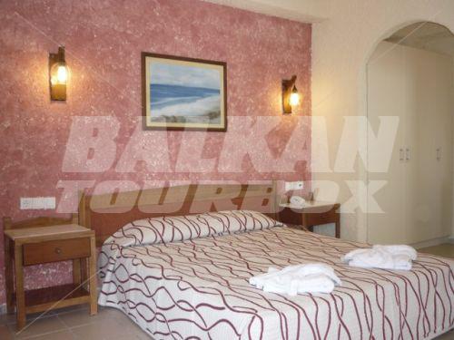holiday in Happy Days Hotel