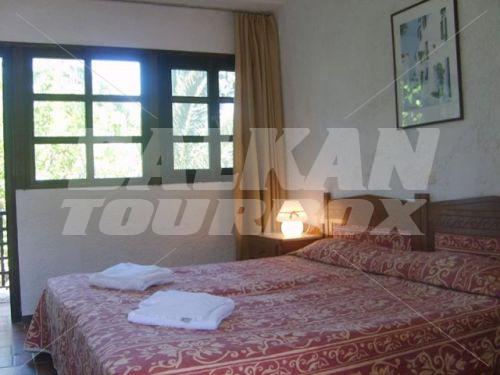 holiday in Happy Days Hotel