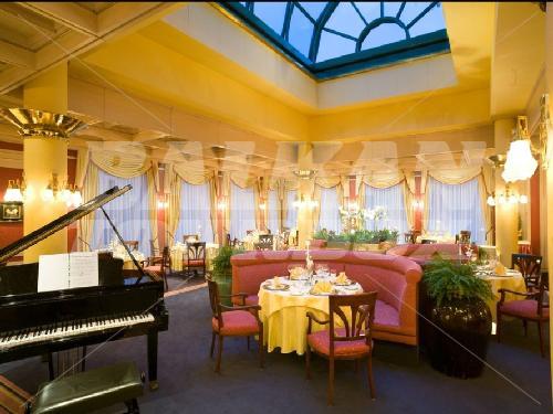 почивка в Golden Tulip Savoy Prague