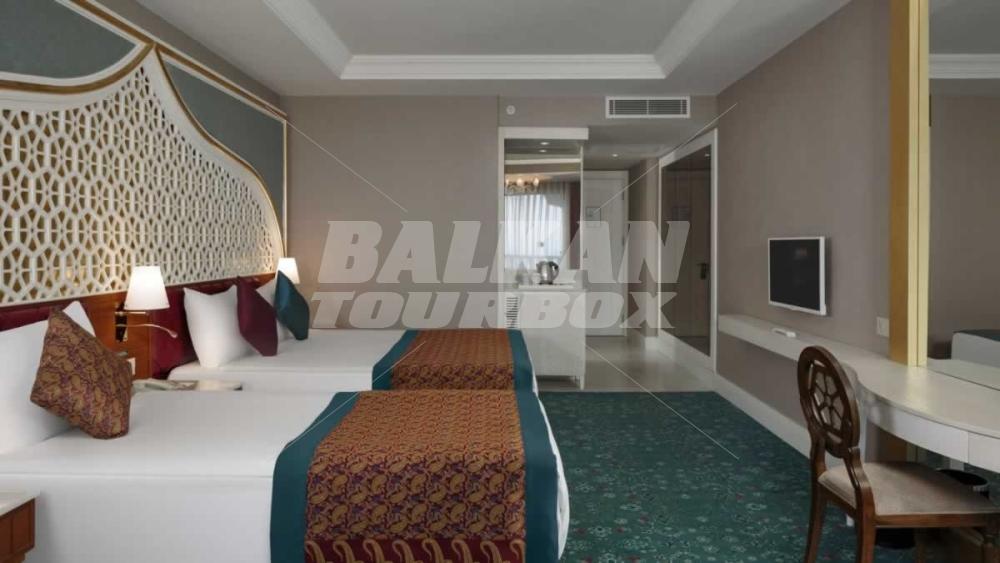 holiday in Royal Taj Mahal