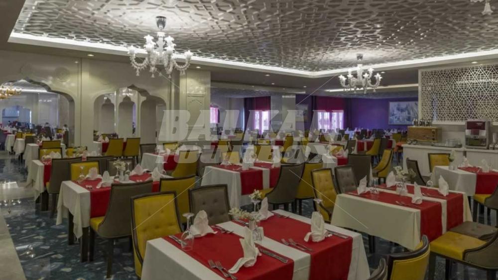 holiday in Royal Taj Mahal