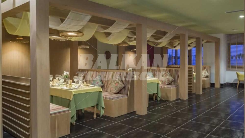 holiday in Royal Taj Mahal