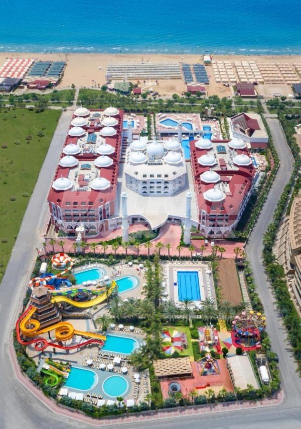 holiday in Royal Taj Mahal