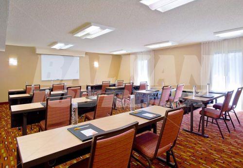 почивка в Courtyard by Marriott Fresno