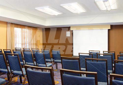 почивка в Courtyard by Marriott Kansas City Airport