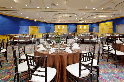 почивка в Holiday Inn Monterrey - Parque Fundidora