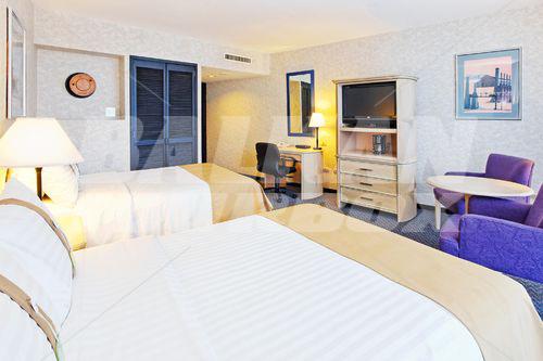 почивка в Holiday Inn Monterrey - Parque Fundidora