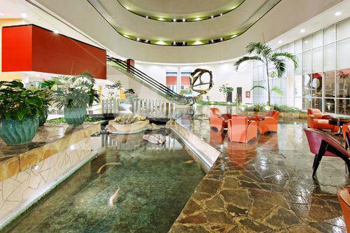 почивка в Holiday Inn Monterrey - Parque Fundidora