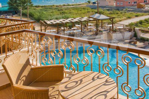 holiday in Enodia