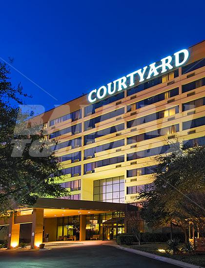 почивка в Courtyard by Marriott Austin-University Area