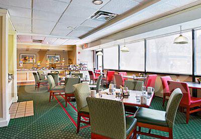 почивка в Courtyard by Marriott Austin-University Area