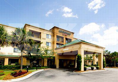 почивка в Courtyard by Marriott Charleston North/Coliseum
