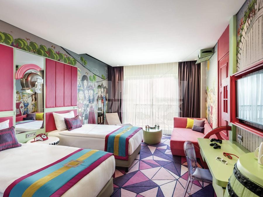 почивка в The Land of Legends Kingdom Hotel