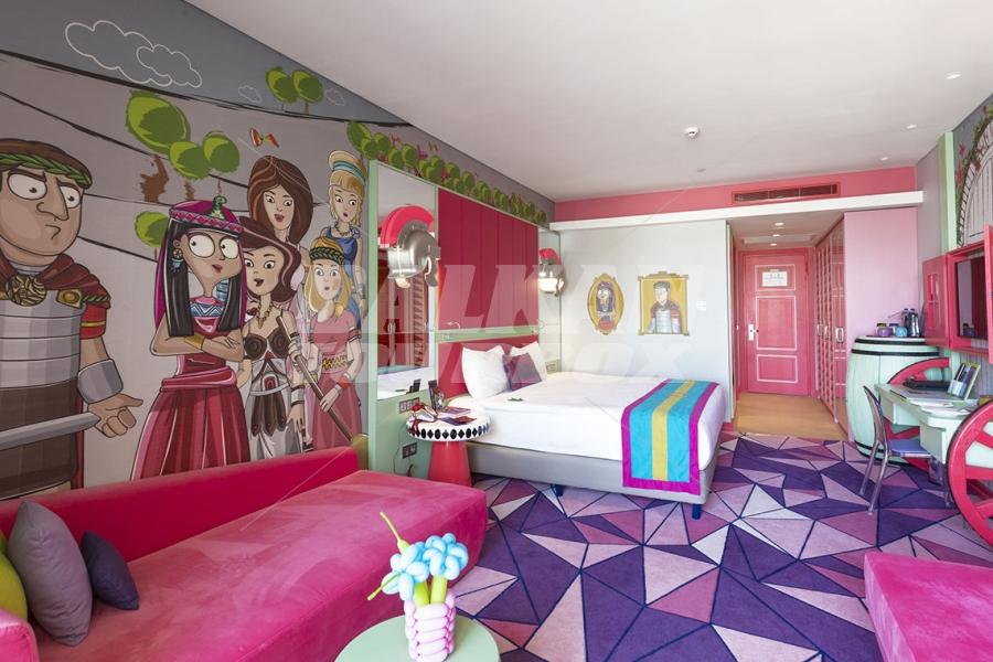 почивка в The Land of Legends Kingdom Hotel