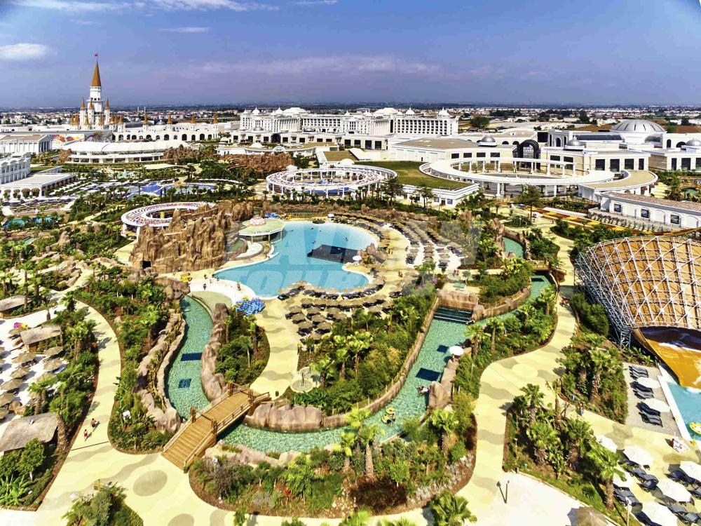 почивка в The Land of Legends Kingdom Hotel