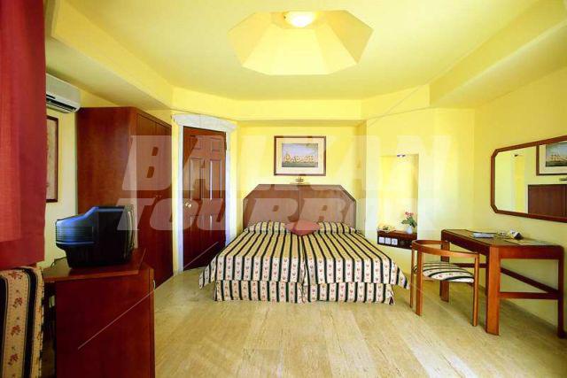 почивка в Ora Holiday Village