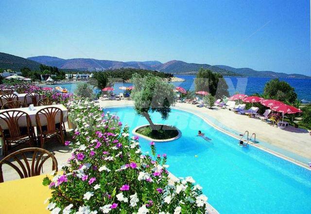 почивка в Ora Holiday Village