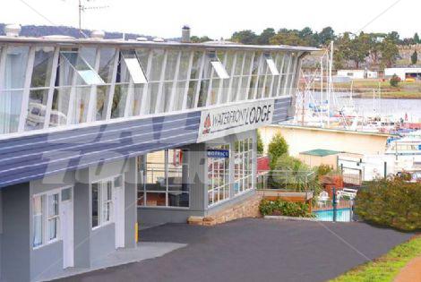 почивка в Leisure Inns Waterfront Lodge