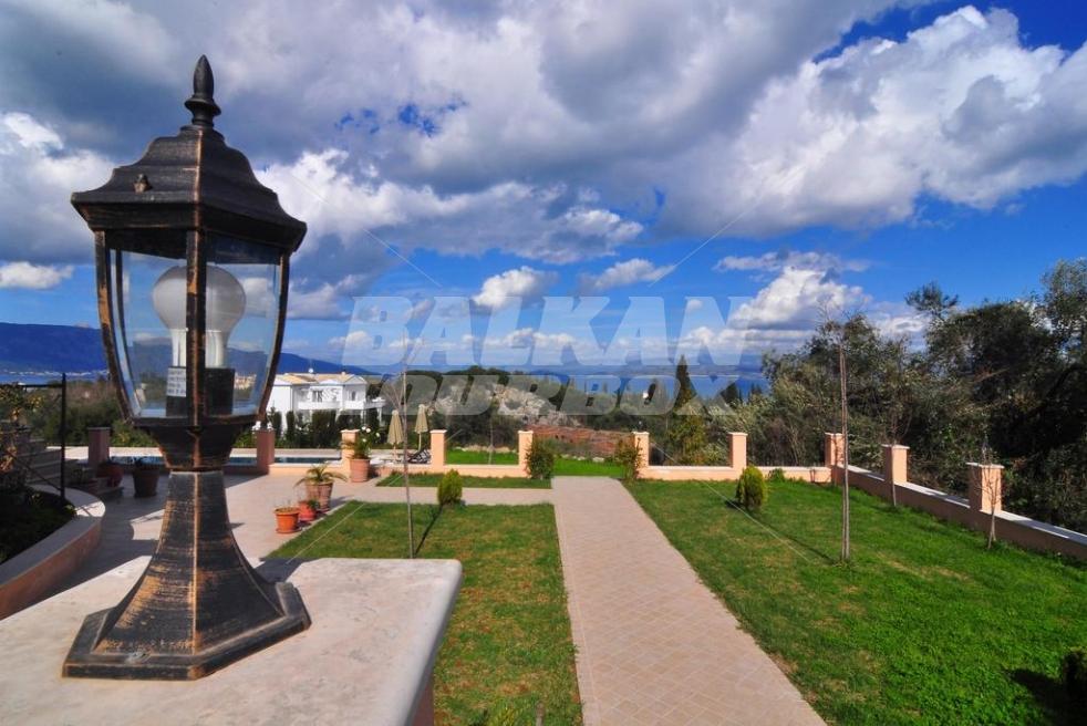 почивка в Luxury Villa in Corfu
