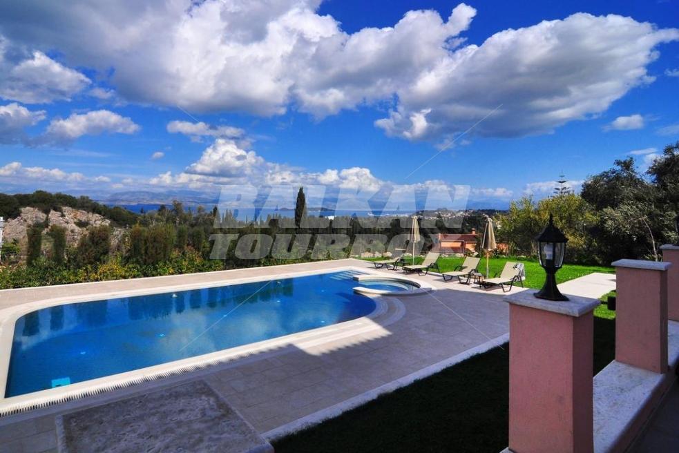 почивка в Luxury Villa in Corfu
