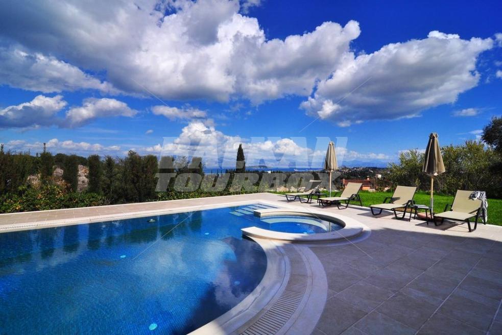 почивка в Luxury Villa in Corfu