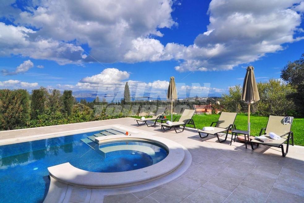 почивка в Luxury Villa in Corfu