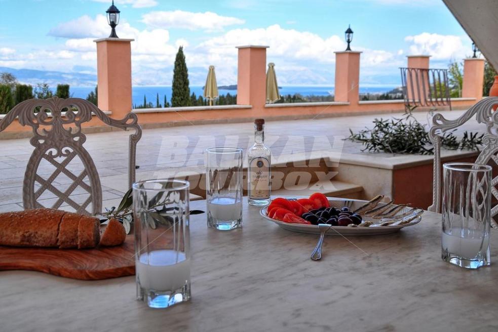почивка в Luxury Villa in Corfu
