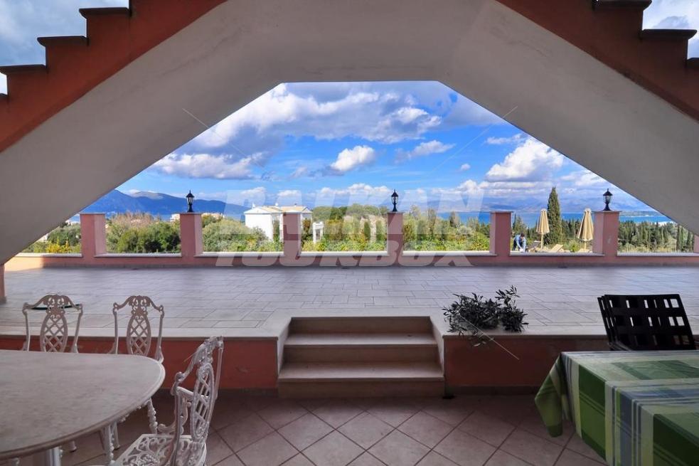 почивка в Luxury Villa in Corfu