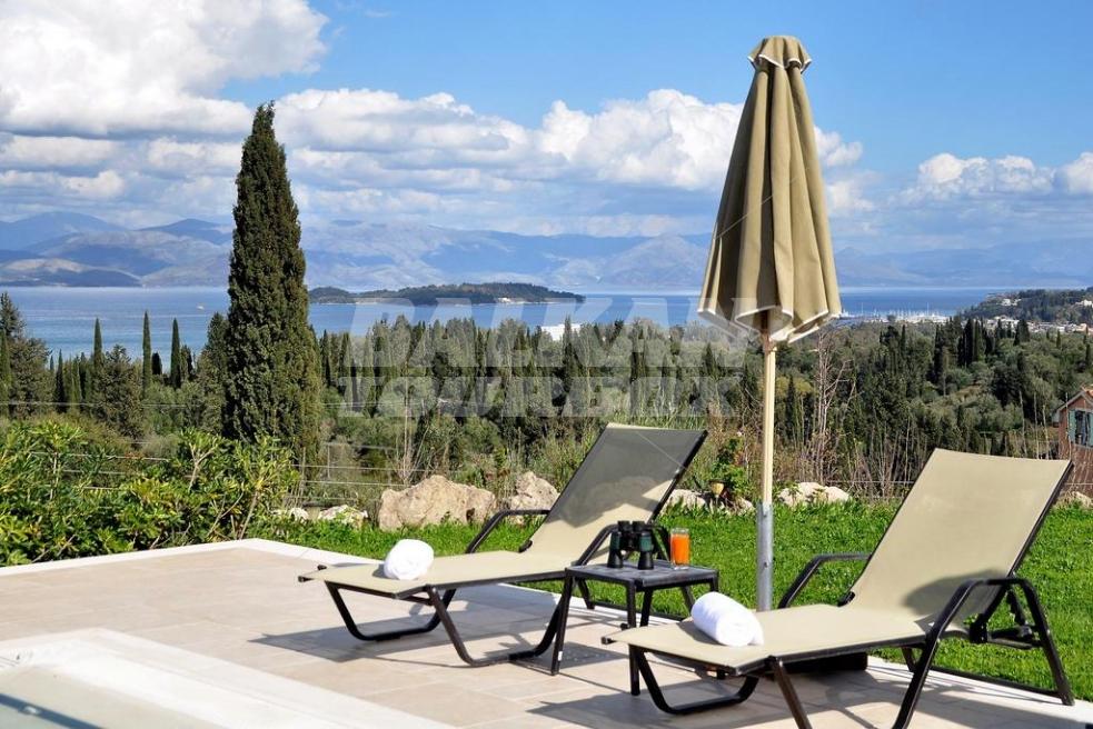 почивка в Luxury Villa in Corfu