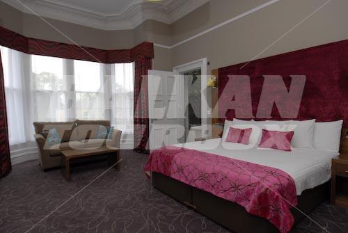 holiday in Murrayfield Hotel & Lodge