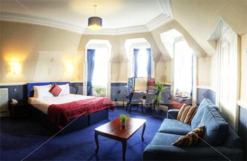 holiday in Murrayfield Hotel & Lodge