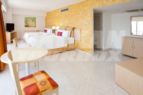 почивка в Crowne Plaza Acapulco