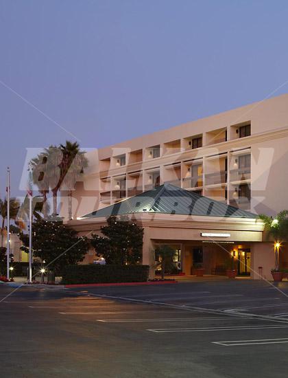 почивка в Courtyard by Marriott Los Angeles Marina del Rey