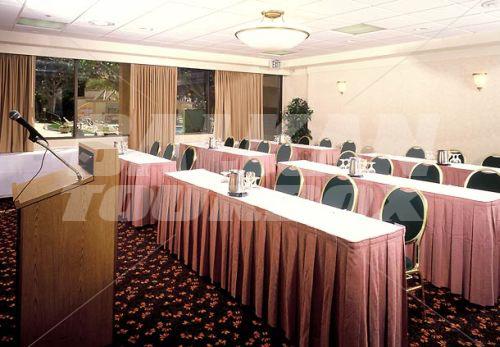 почивка в Courtyard by Marriott Los Angeles Marina del Rey