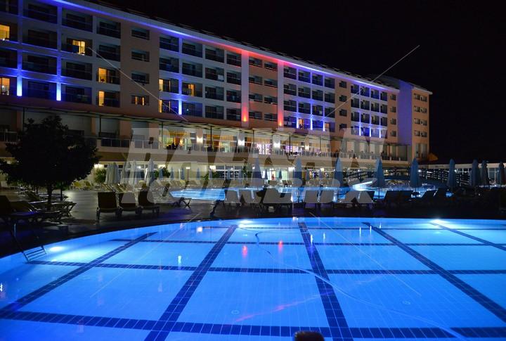 почивка в Laphetos Beach Resort and SPA