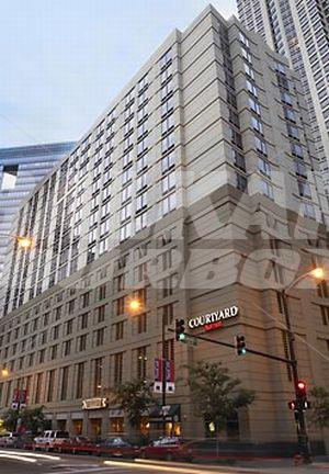 почивка в Courtyard by Marriott Chicago Downtown/River North
