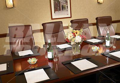 почивка в Courtyard by Marriott Chicago Downtown/River North