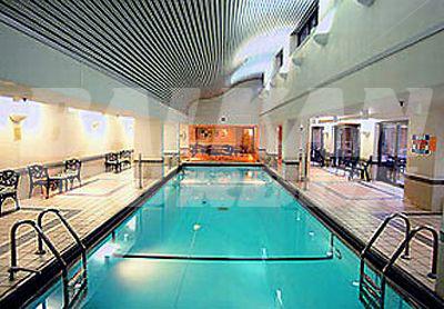почивка в Courtyard by Marriott Chicago Downtown/River North
