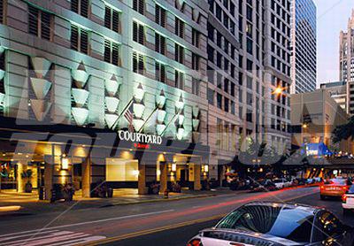 почивка в Courtyard by Marriott Chicago Downtown/River North