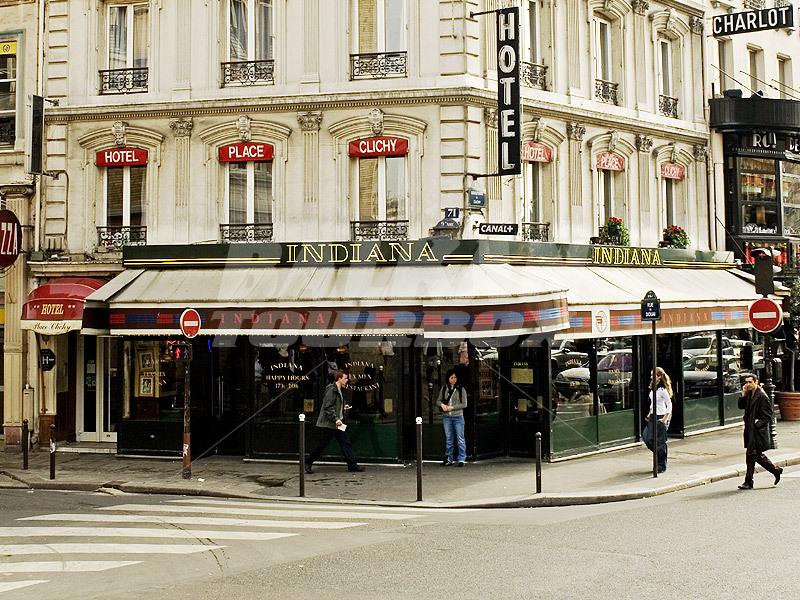 holiday in Place De Clichy