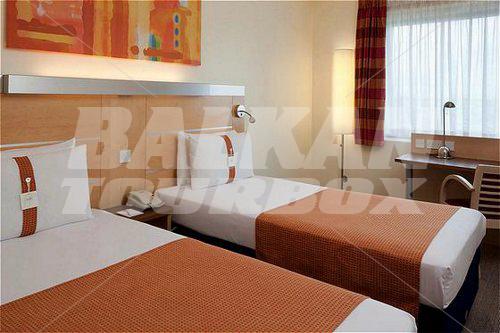 почивка в Holiday Inn Express Luton Airport