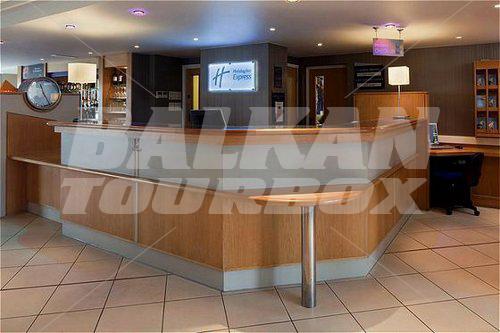 почивка в Holiday Inn Express Luton Airport
