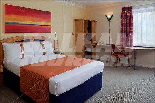 почивка в Holiday Inn Express Luton Airport