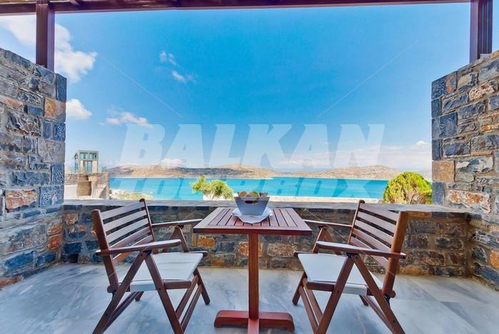 holiday in Royal Marmin Bay Boutique and Art