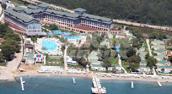holiday in Amara Luxury Resort