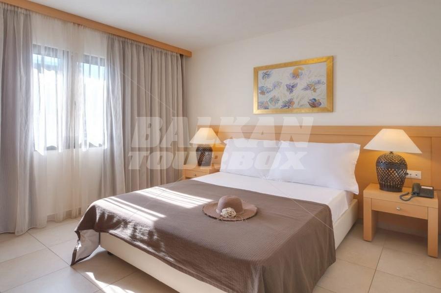 holiday in Ariadne Beach