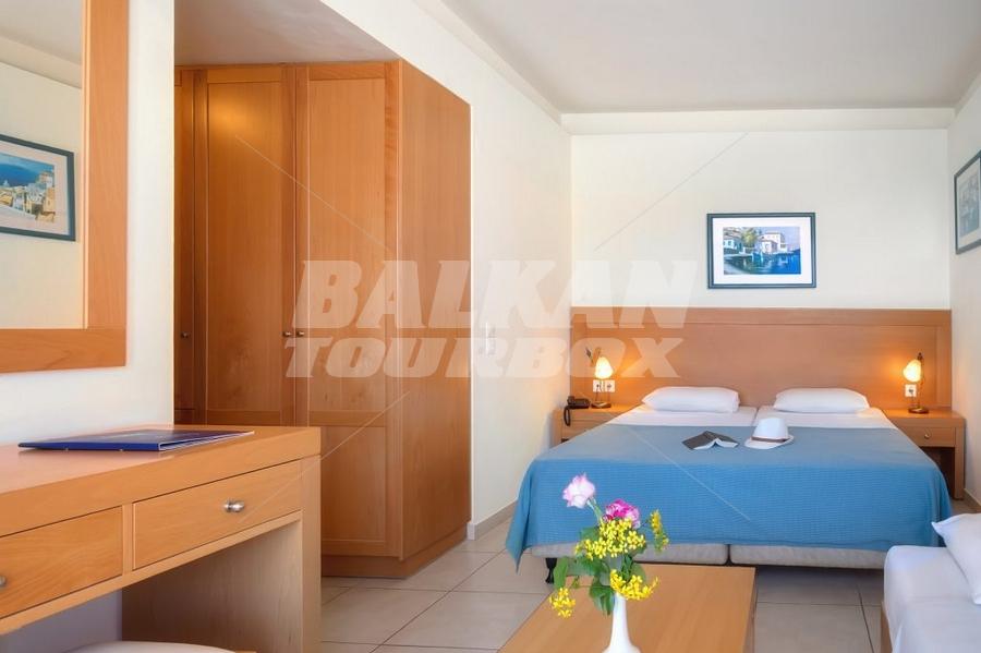 holiday in Ariadne Beach