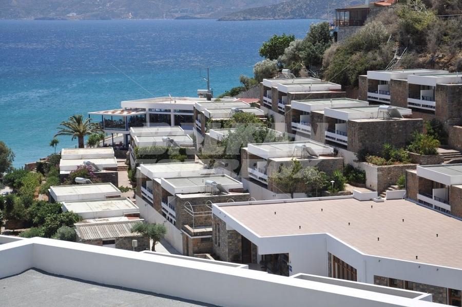 holiday in Ariadne Beach